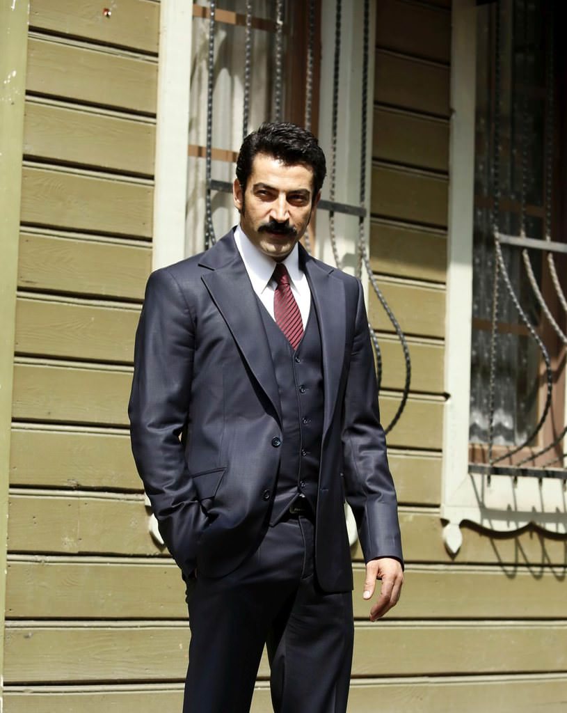 Kenan İmirzalıoğlu Hz. Hamza rolünü oynayacak Kenan İmirzalıoğlu Hz. Hamza rolünü oynayacak